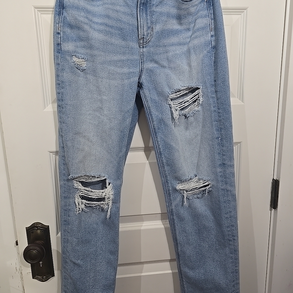 American Eagle Outfitters Light Wash Distressed Mom Straight Leg Jeans Sz 8